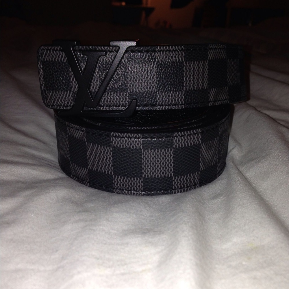 Black Louis Vuitton belt - Picture 2 of 3